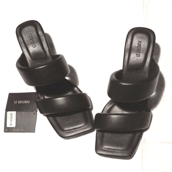Forever 21 Shoes - FOREVER 21. BLACK SQUARE TOE  SANDAL. SIZE 9